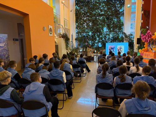 Встреча с историей в зимнем саду: картина, которая стала символом освобождения Встреча с историей в зимнем саду: картина, которая стала символом освобождения