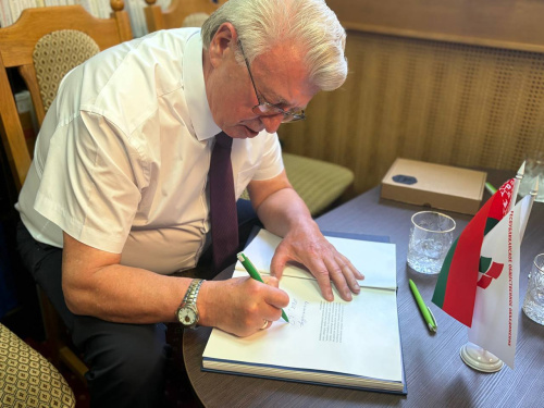 «Наш Президент» «Наш Президент»
