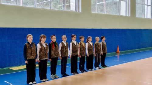 Строевым шагом марш! Песню запевай!