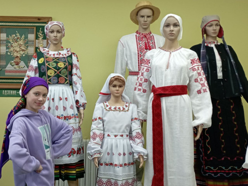Экскурсия в лабораторию по исследованию традиционного белорусского костюма «Мода родная, мода модная»