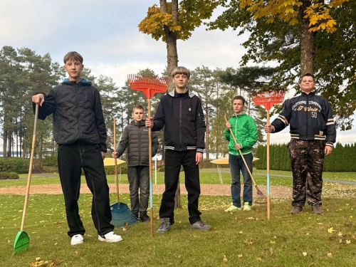 За чистый «Зубренок»! Воспитатели и их воспитанники присоединяются к трудовым акциям За чистый «Зубренок»! Воспитатели и их воспитанники присоединяются к трудовым акциям