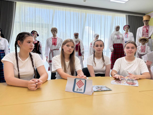 Путешествие по стране детства продолжается