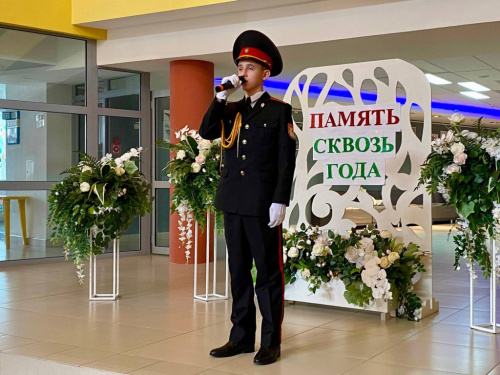 «Память сквозь года: стихи и проза о войне»