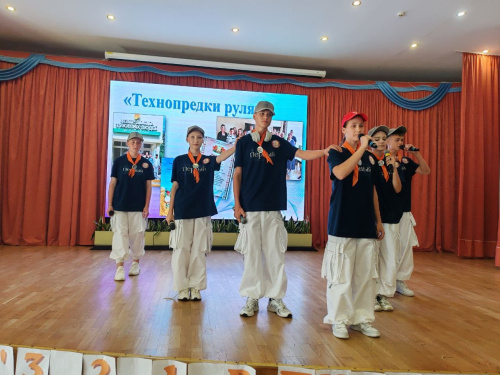 Визитки, улыбки и аплодисменты
