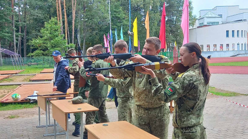 Точность и честь: кадеты «Зубренка» показали мастерство в стрельбе из пневматической винтовки Точность и честь: кадеты «Зубренка» показали мастерство в стрельбе из пневматической винтовки