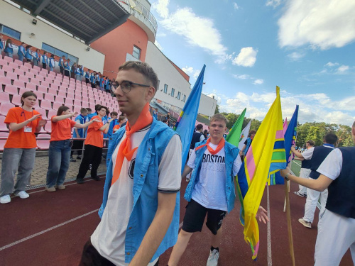 «Мы танцуем и поем, в общем – весело живем!»