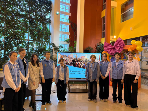 Встреча с историей в зимнем саду: картина, которая стала символом освобождения