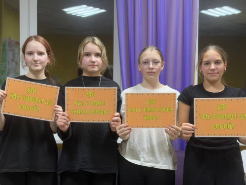 Я хочу подарить вам сказку, я хочу подарить вам лагерь на 19 огромных дней!