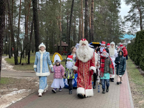 Новогоднее шествие Дедов Морозов и Снегурочек