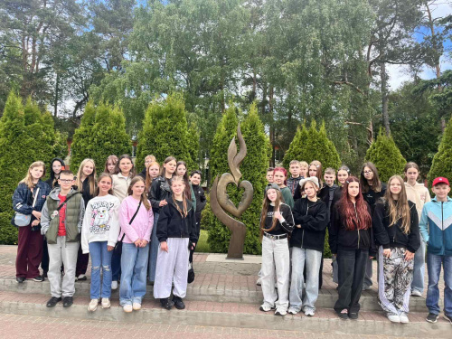 Скажем вместе,  «Здравствуй, Зубренок!» 