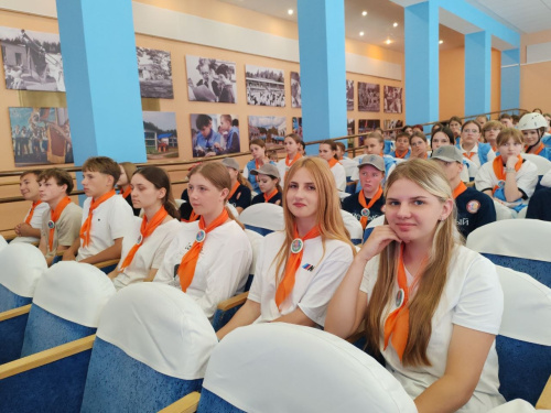 Визитки, улыбки и аплодисменты Визитки, улыбки и аплодисменты